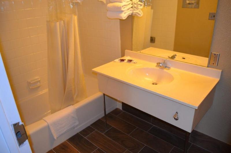 דטרויט Shorecrest Motor Inn מראה חיצוני תמונה